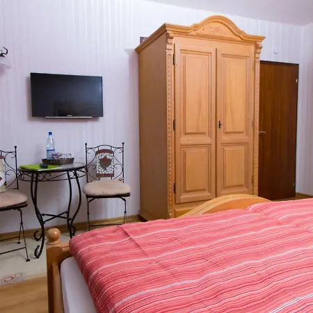 Sandra Mueller 3* Burg (Bernkastel-Wittlich)