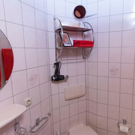 Alojamento de Acomodação e Pequeno-almoço Sandra Mueller 3*